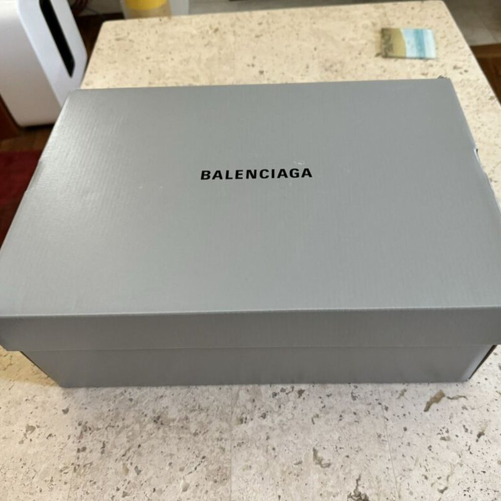 BALENCIAGA TRIPLE S ALLOVER LOGOTYPE 42 (US 9) BRAND NEW IN-BOX! - Picture 5 of 13